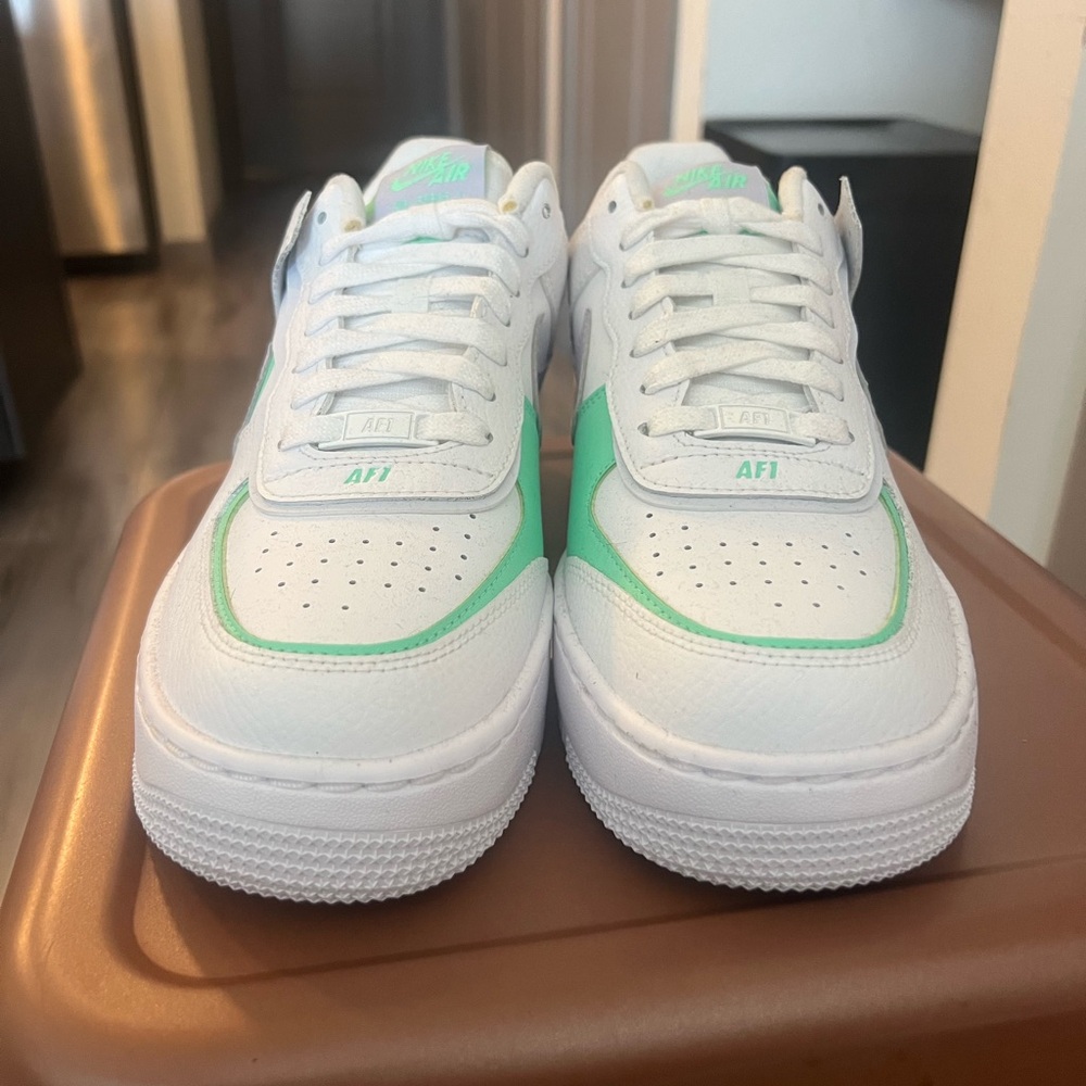 NIKE AIR FORCE 1 LOW SHADOW
Infinite Lilac Football Grey (Women's)